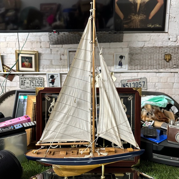 Boat decor great for a man’s cave - Picture 5 of 7